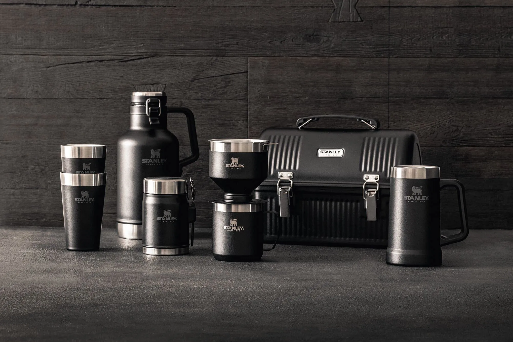 Stanley: Easy to Carry Classic Lunch Box - Built to Last